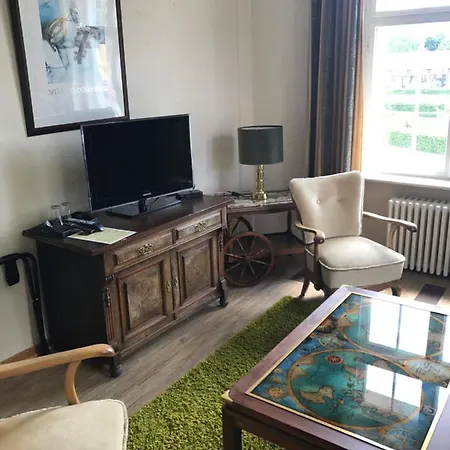 Bahnhofshotel Neue Buehne *