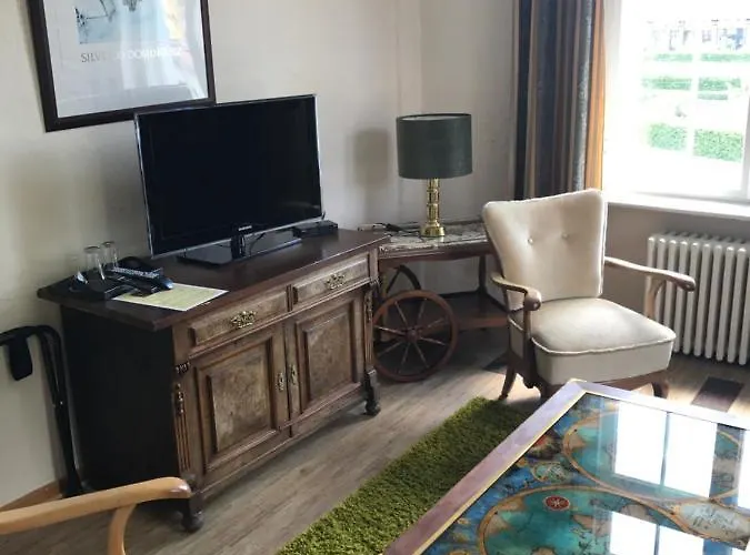 Bahnhofshotel Neue Buehne *